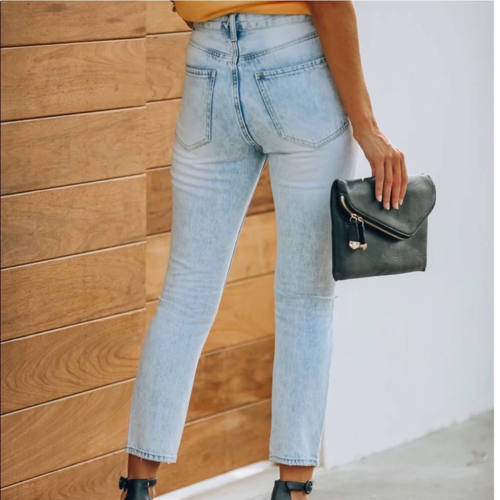 Vici Jeans Lennon Distressed High Rise 
Size:27